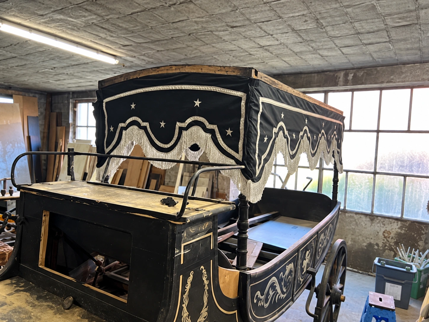Le dais et ses garnitures en restauration