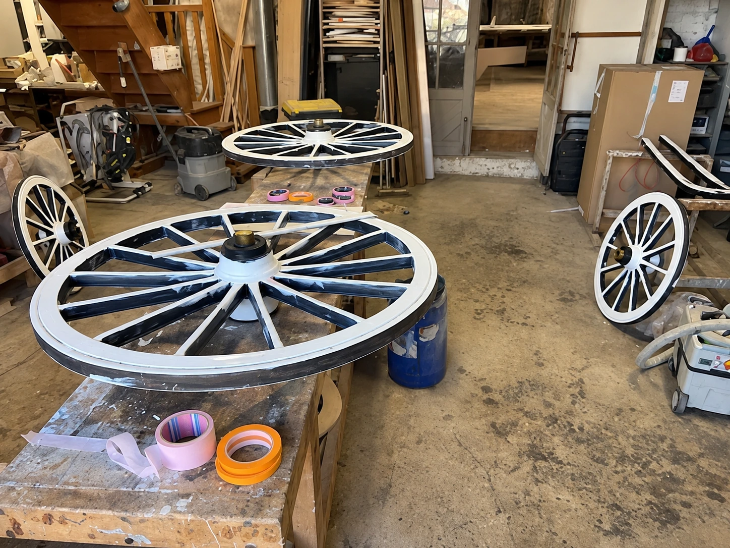La peinture des roues à l’atelier