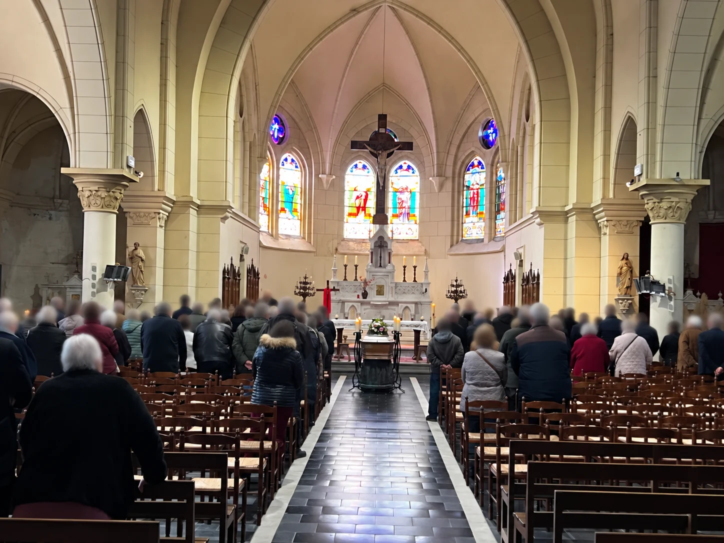 Un temps de recueillement partagé dans l’église