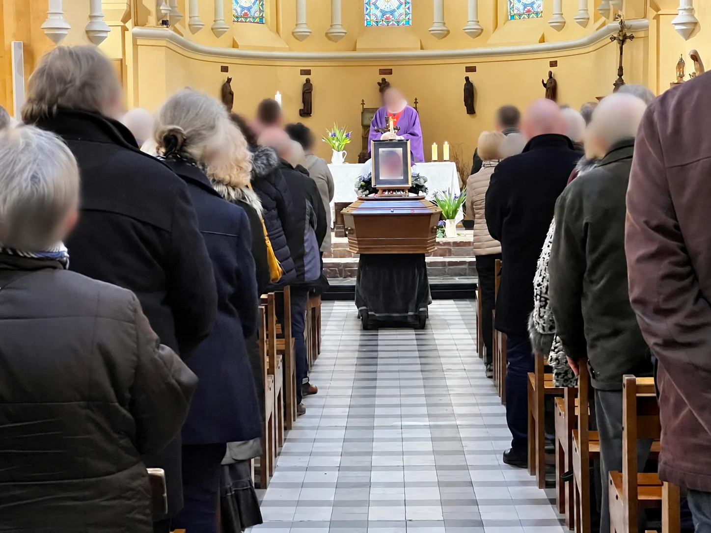 La famille et les proches réunis pour un dernier adieu