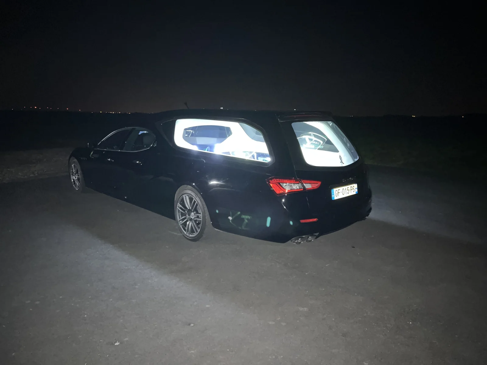 L’espace intérieur éclairé de nuit
