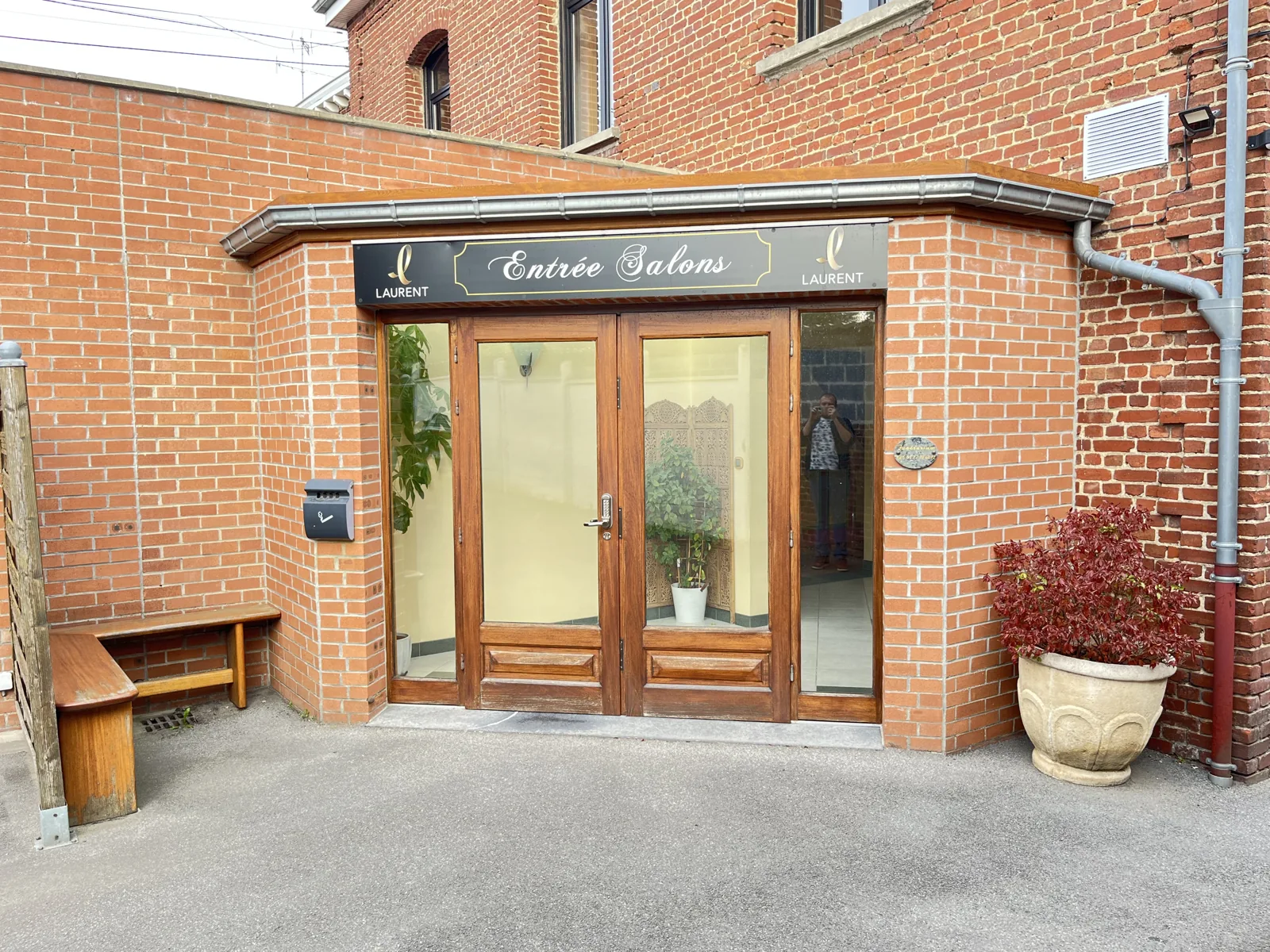 Entrée de la maison funéraire de Rumilly-en-Cambrésis