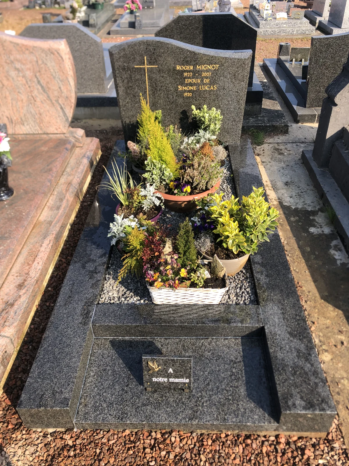 Une jardinière intégrée au monument